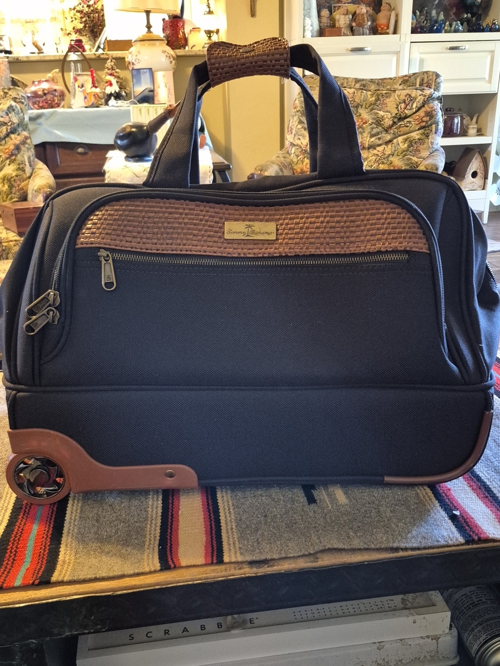Tommy Bahama Nassau Collection Sz.19"×13"×11". Pull Out Handle For Easy Carry